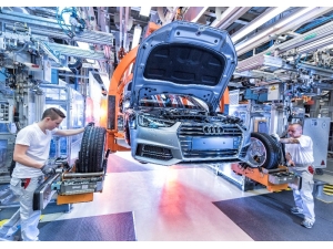 Alman Otomobil Üreticileri Frene Bastı