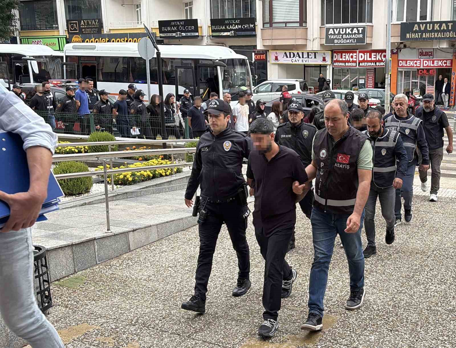corum-merkezli-dolandiricilik-operasyonunda-15-tutuklama