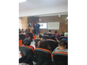 Polis, Öğrenci Ve Öğretmenleri Bilgilendirdi