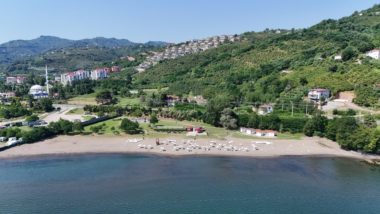 persembe-kadinlar-plaji-yenilenen-yuzuyle-hizmete-acildi