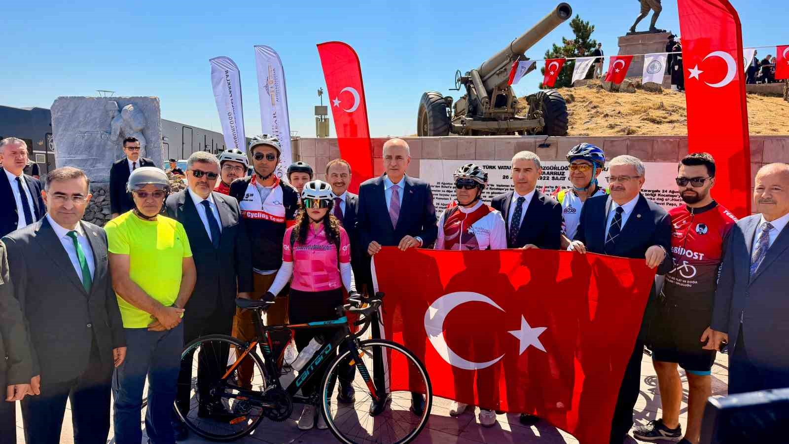tbmm-baskani-kurtulmus-kocatepe-de-gerceklestirilen-buyuk-taarruz-torenlerine-katildi