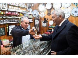 İndirim Günleri Düzenlenen Tarihi Üzüm Pazarı’nda Yüzler Gülüyor