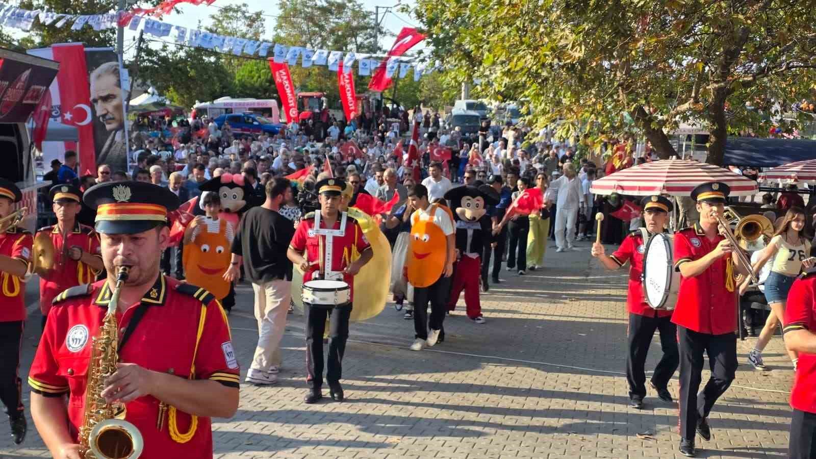 yesilcomlu-kavun-festivali-bolge-ureticisine-pazar-olusturuyor