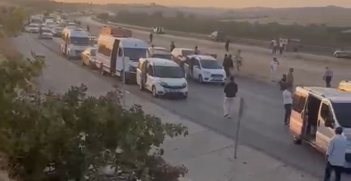 kazada-3-kisinin-hayatini-kaybettigi-gaziantep-nizip-kara-yolunda-eylem