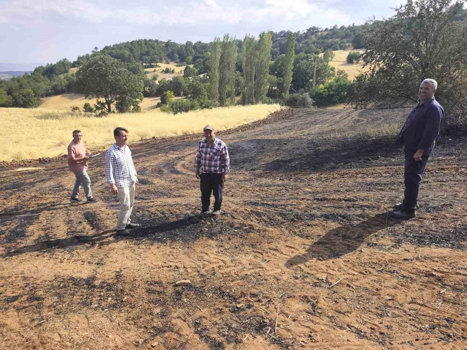 kutahya-mustafalar-koyunde-yangin-sonrasi-zarar-goren-alanlarda-hasar-tespit-calismasi