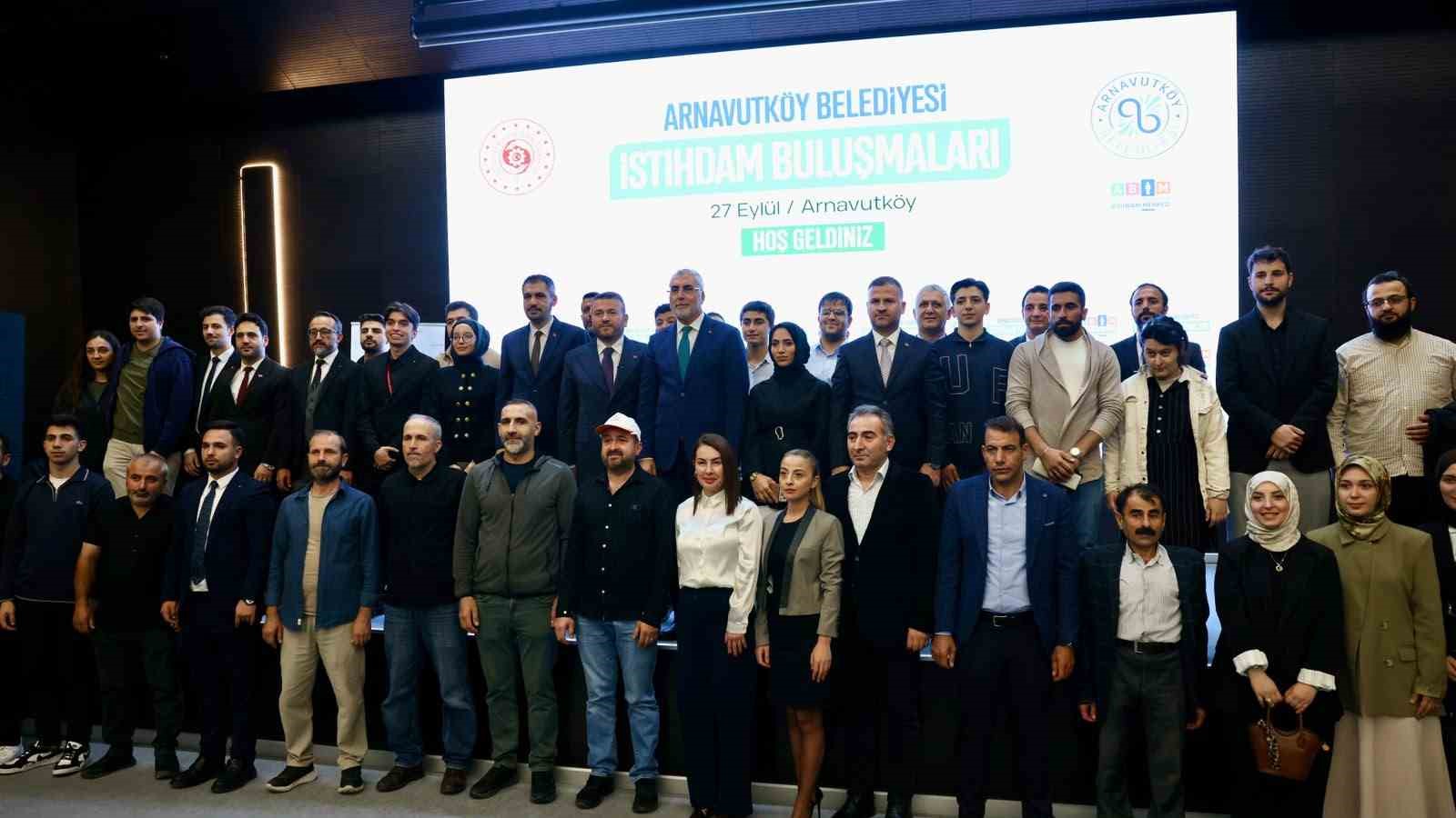 bakan-isikhan-arnavutkoy-belediyesi-nin-istihdam-calismalari-kapsaminda-ureten-genclerle-bulustu