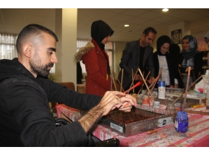 Tekerlekli Sandalye Onu Sanatından Vazgeçiremedi