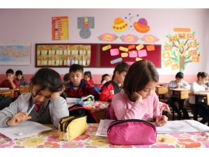 Bu Okulda Sınavlar Öğretmensiz Yapılıyor