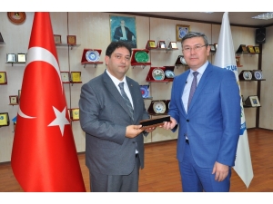 Kazakistan Ankara Büyükelçisi Saparbekuly Etb Yönetim Kurulu Başkanı Oral’ı Ziyaret Etti