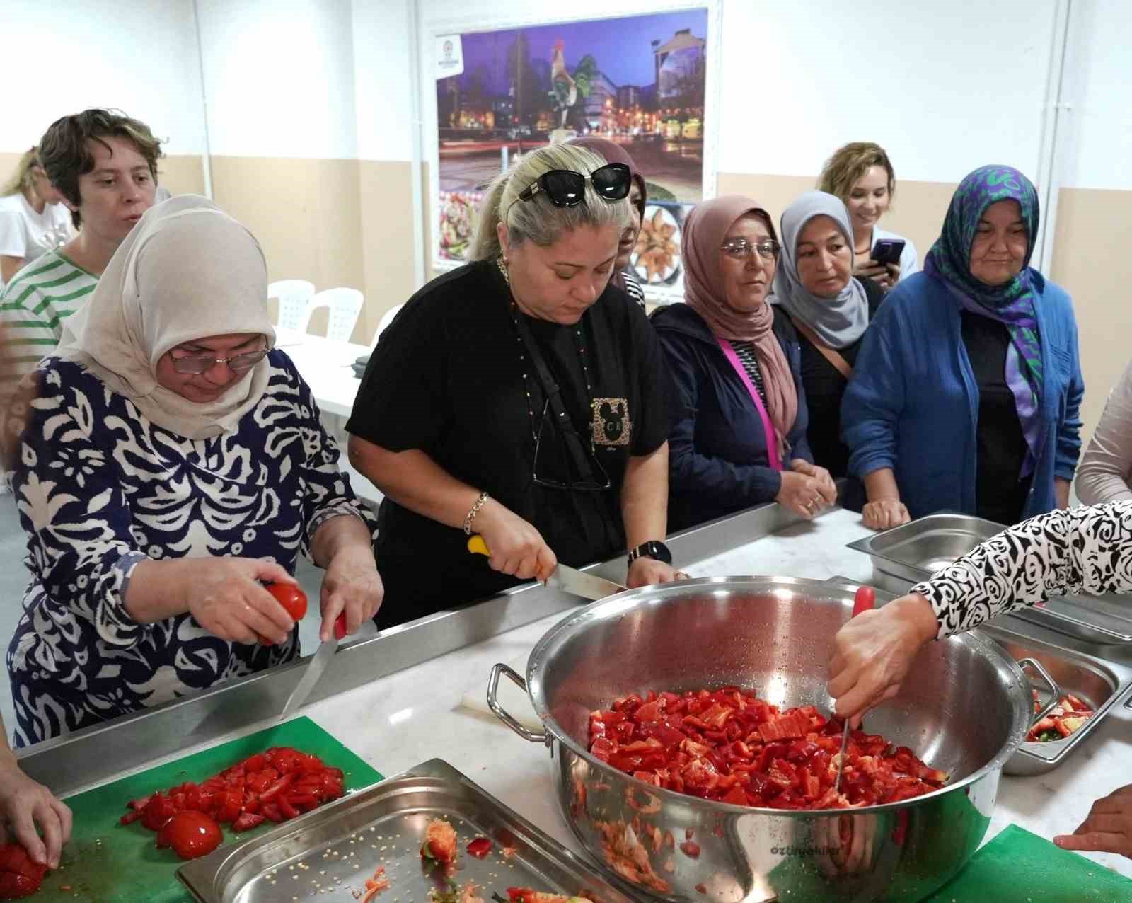 geleneksel-tarhana-atolyesine-yogun-ilgi