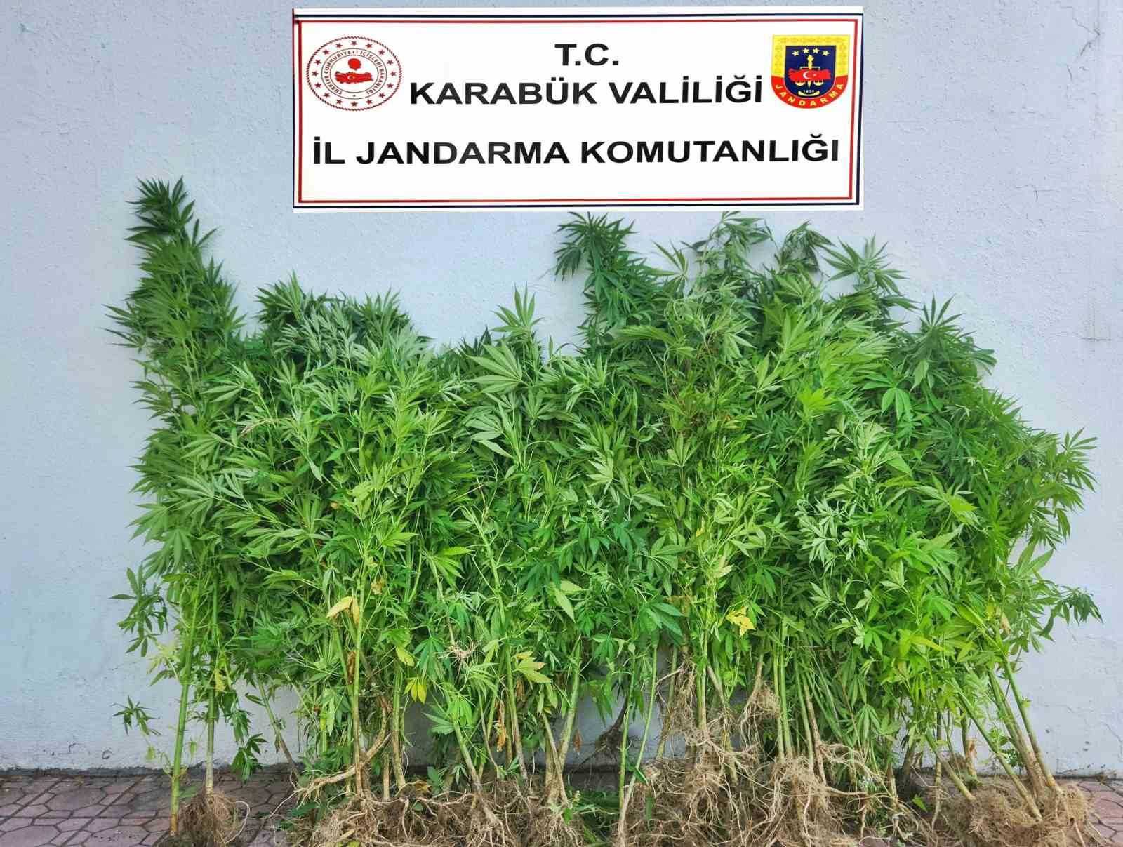 karabuk-te-uyusturucu-operasyonu-6-supheli-adliyeye-sevk-edildi