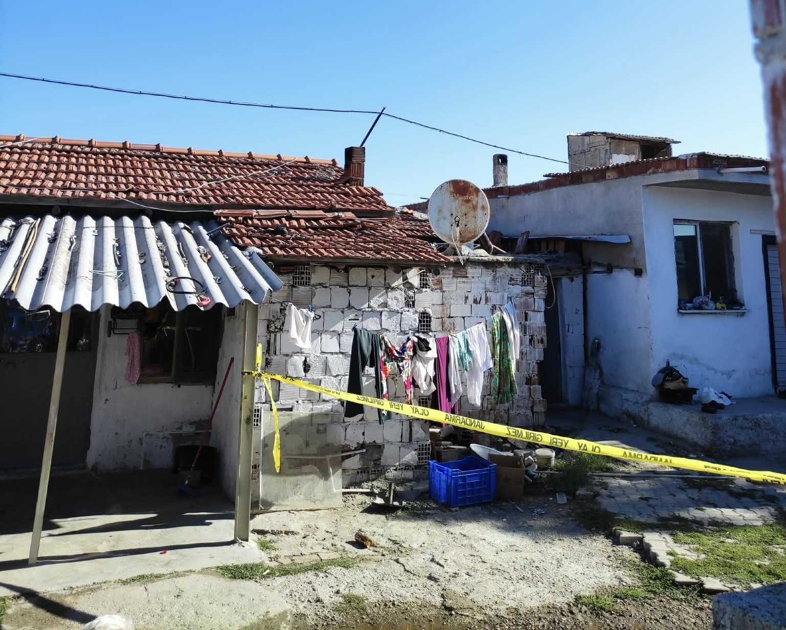 akhisar-da-esi-tarafindan-bicaklanan-kadin-hayatini-kaybetti