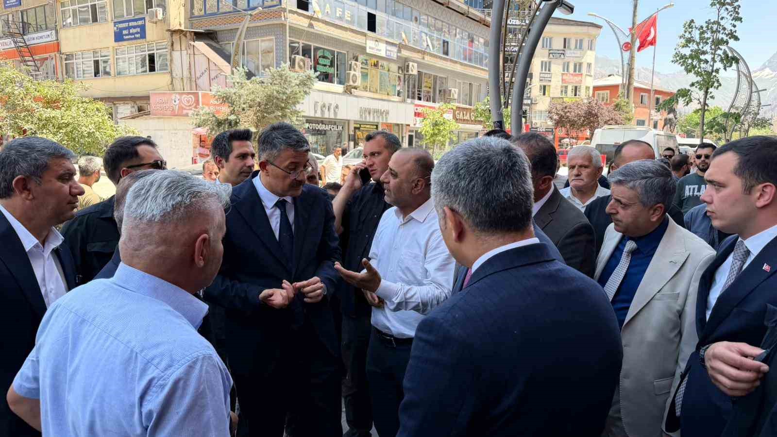 bakan-yardimcisi-ali-celik-e-hakkari-de-sevgi-seli