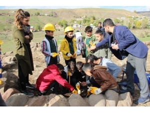 Öğrenciler, Arkeolojik Kazı Yaptı