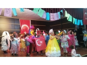 Minik Öğrencilerden Özel Kostüm Partisi