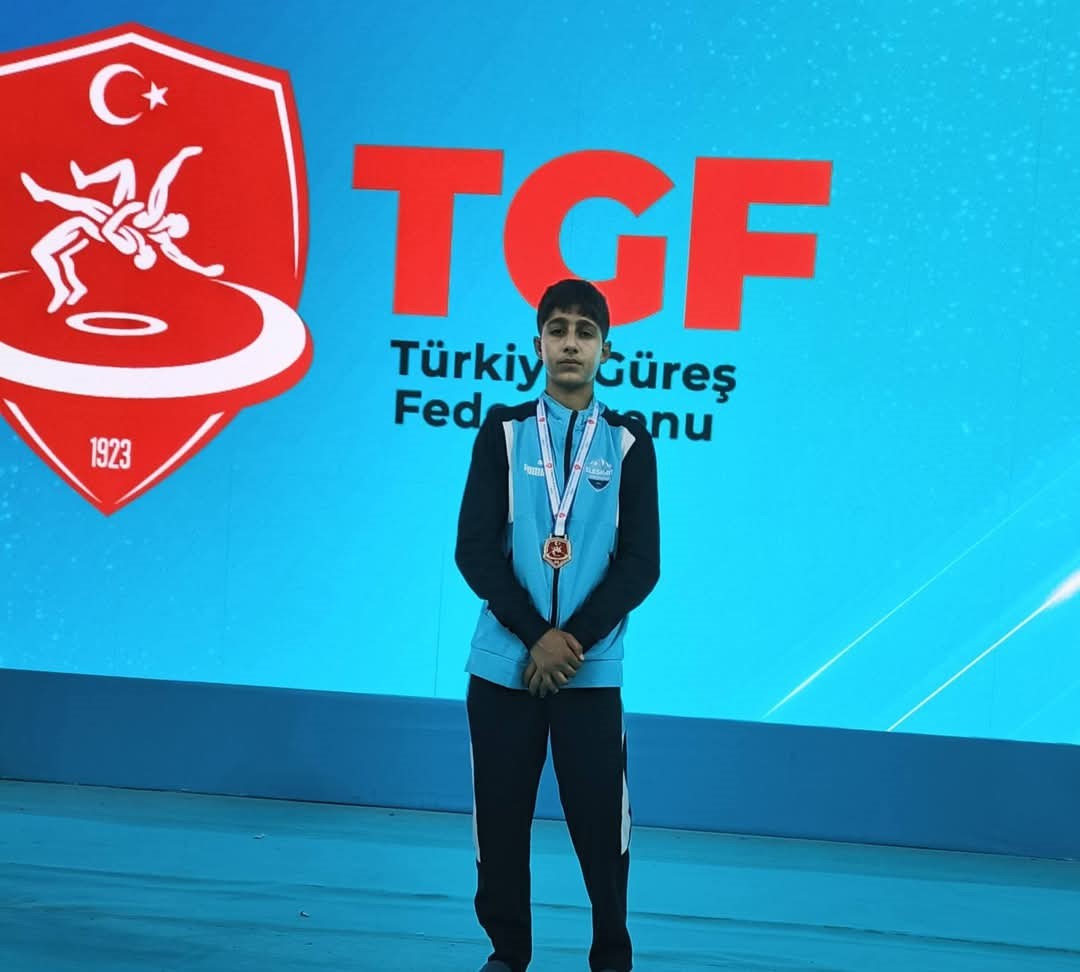 eleskirtli-berat-celik-minderde-turkiye-sampiyonu-oldu