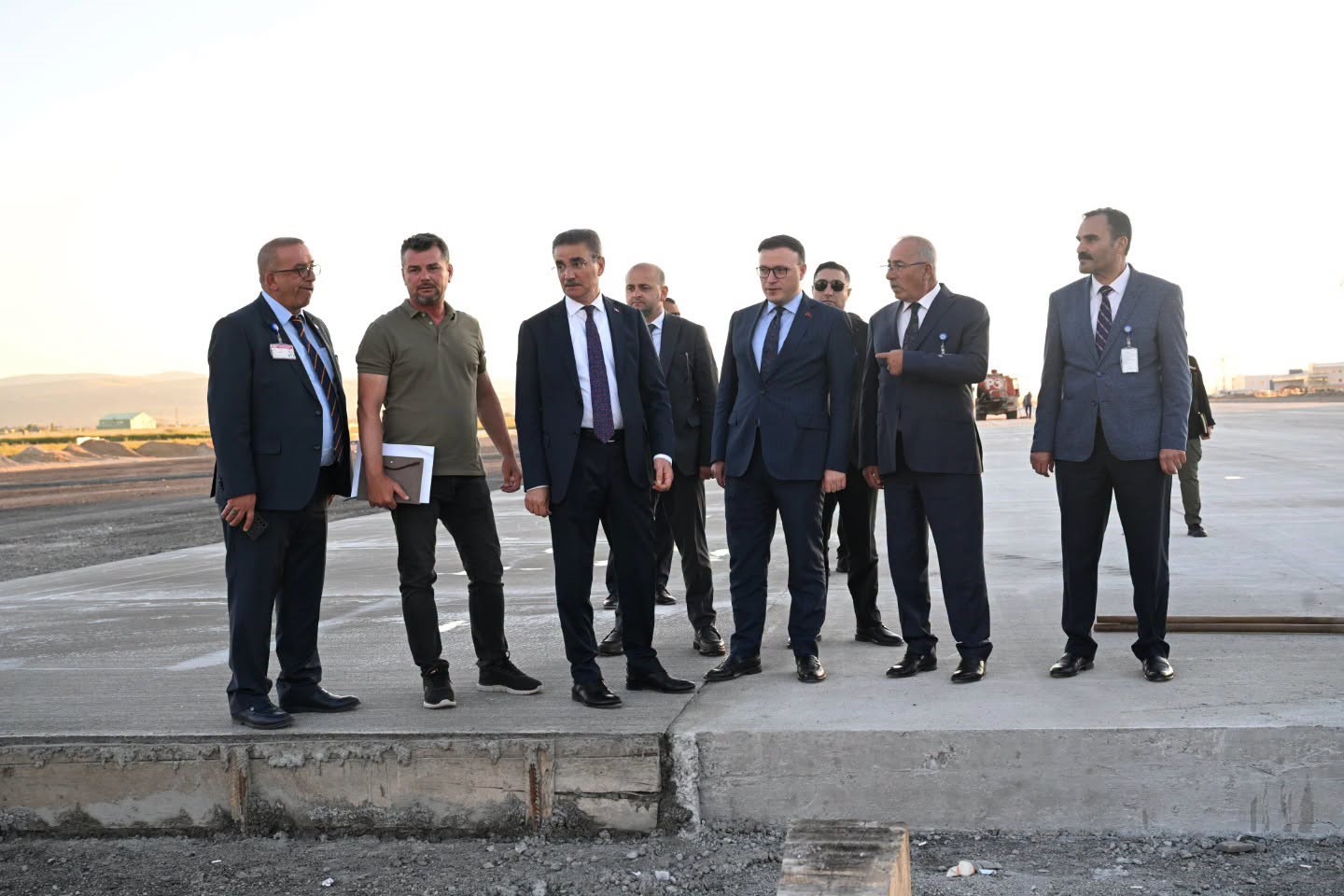 erzurum-havalimani-ndaki-calismalara-yerinde-inceleme