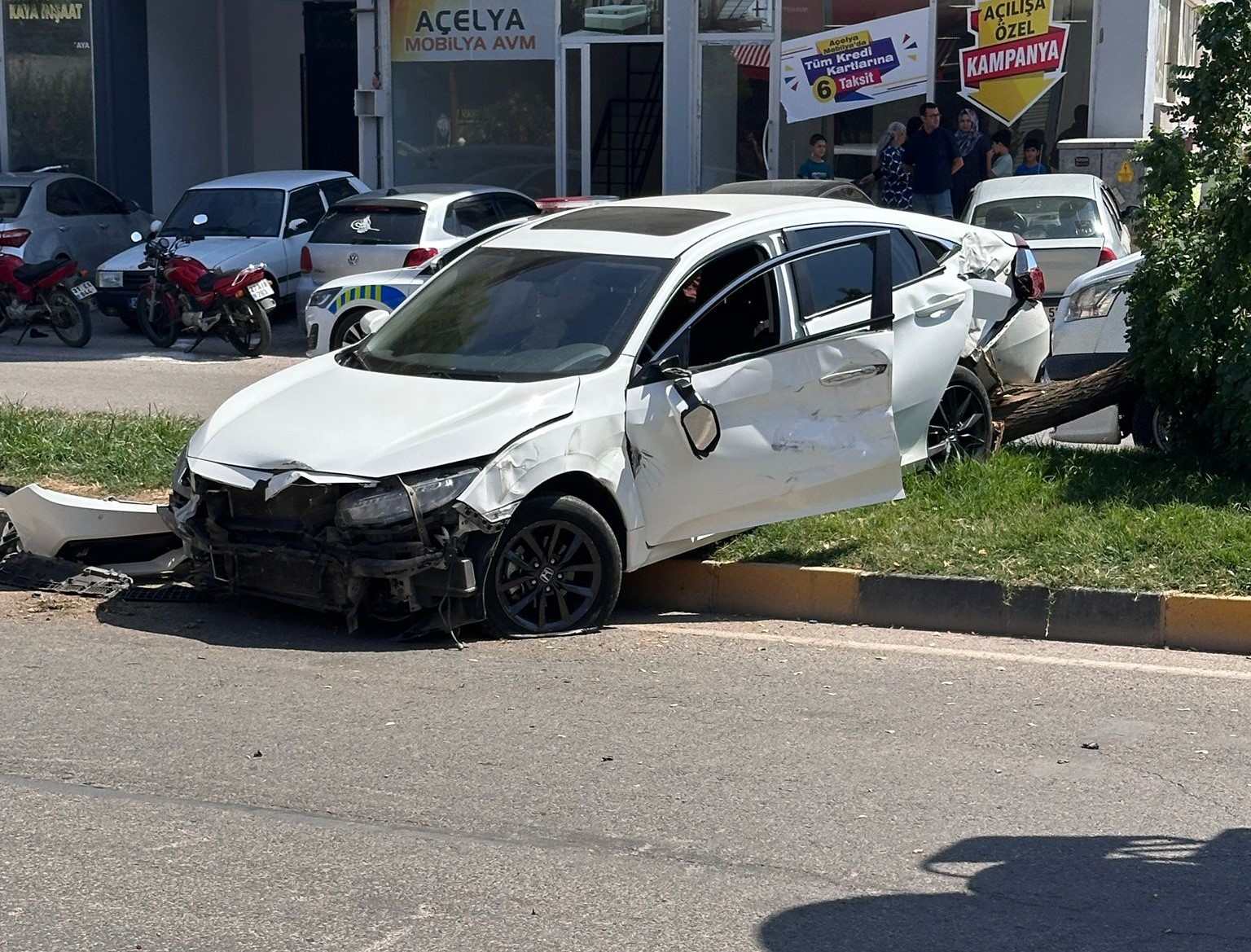 gaziantep-te-otomobil-ile-beton-mikseri-carpisti-4-yarali