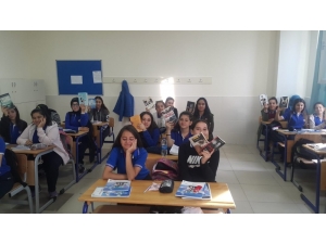 Okulda Telefon Ve Sigara Değil Okuma Kitabı Aradılar