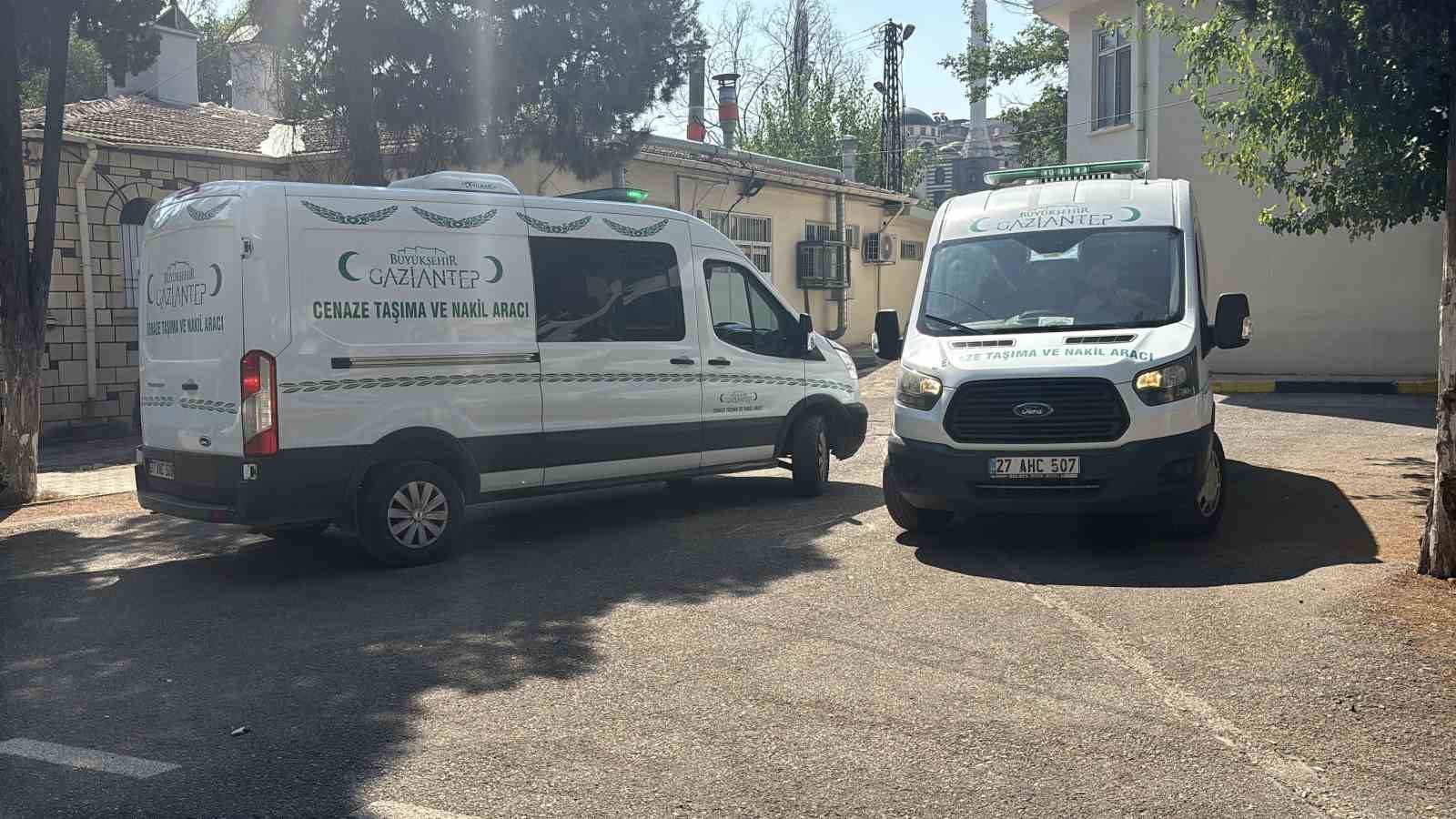 hali-yikarken-elektrik-akimina-kapilan-2-kadinin-cenazesi-teslim-edildi