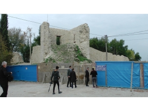 Tarihi Ceneviz Kalesi Gün Yüzüne Çıkıyor