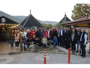 Başkan Duymuş, Yurt Dışından Gelen Öğrencileri Ağırladı