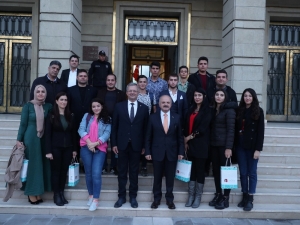 Vali Çakacak, Mersin’den Gelen Öğrencileri Kabul Etti