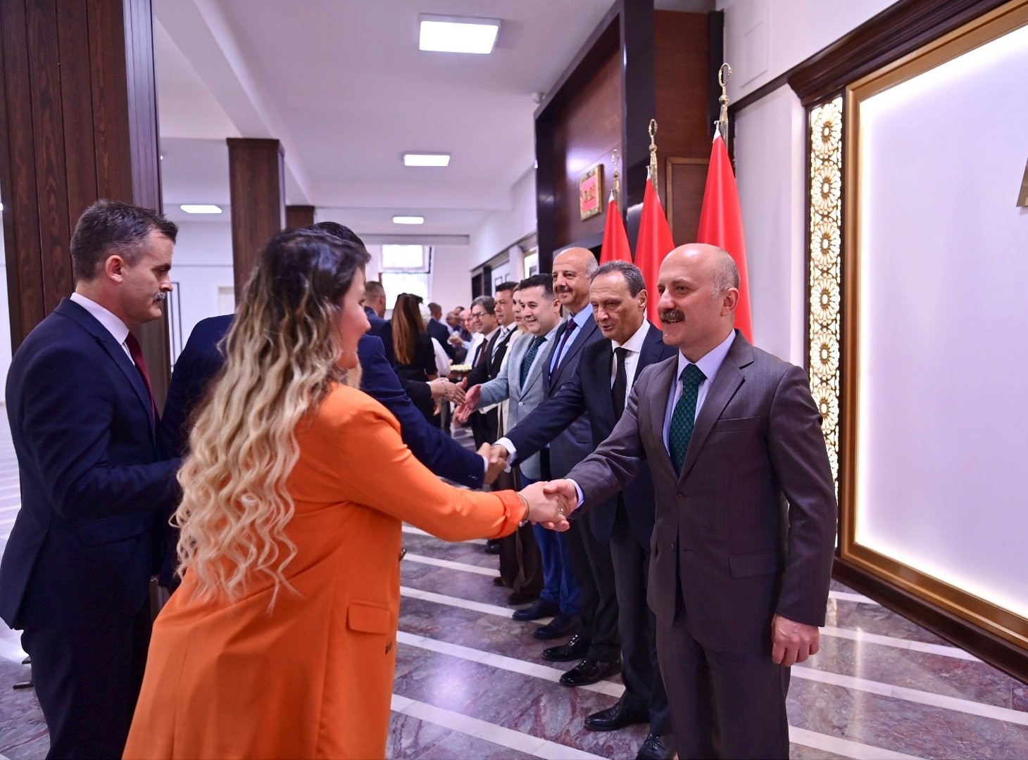 vali-varol-personelle-bayramlasti