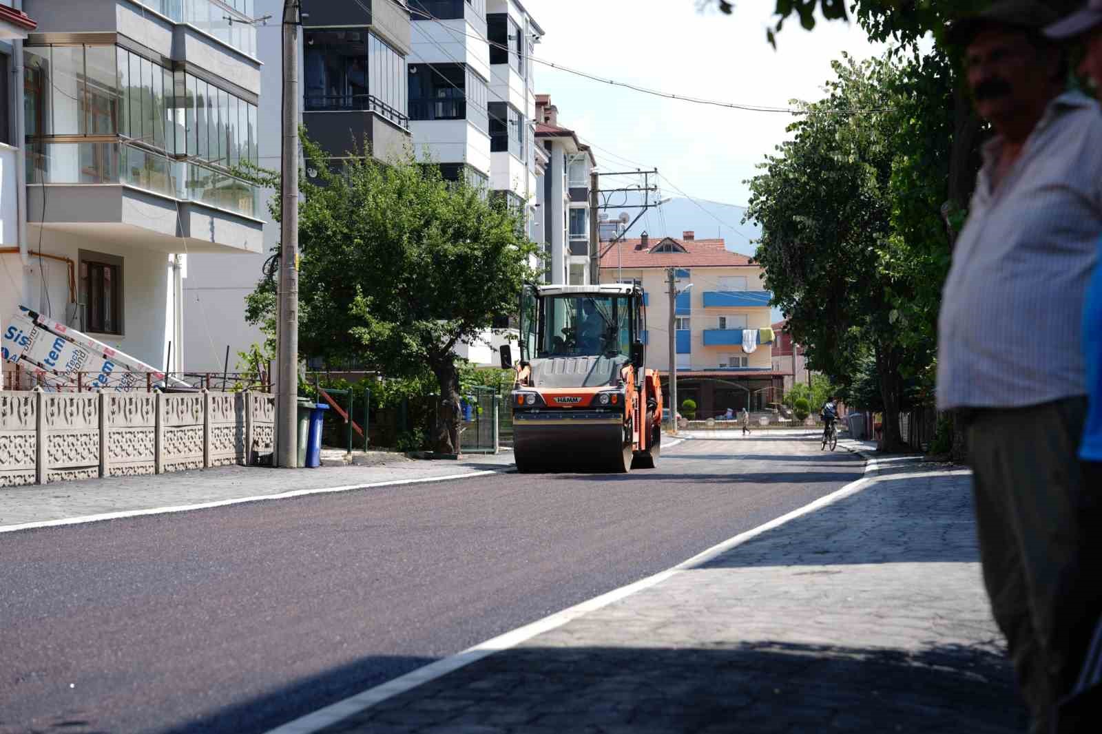 bolu-belediyesi-2-sokakta-ustyapi-calismalarini-tamamladi-yollar-trafige-acildi