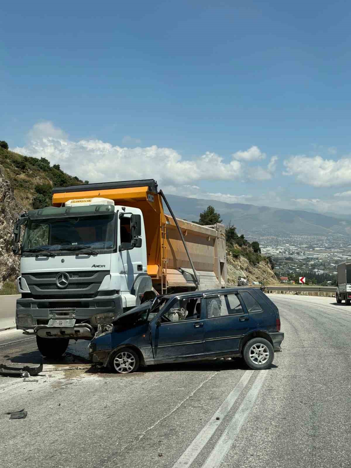 antakya-da-trafik-kazasi-2-yarali