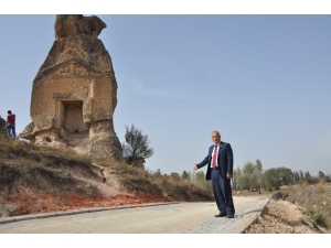 Frig Vadisi’nde Yollar Parke Taşıyla Kaplandı