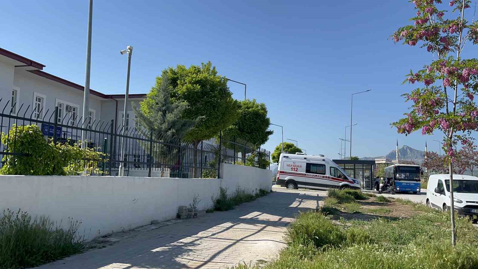 universite-ogrencisi-yurdun-6-nci-katindan-duserek-hayatini-kaybetti