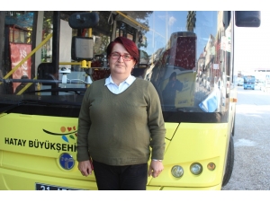 Hatay’ın Şoför Annesi 2 Yıldır Direksiyon Başında