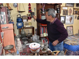 Evinin Oturma Odasında Tarih Yaşatıyor