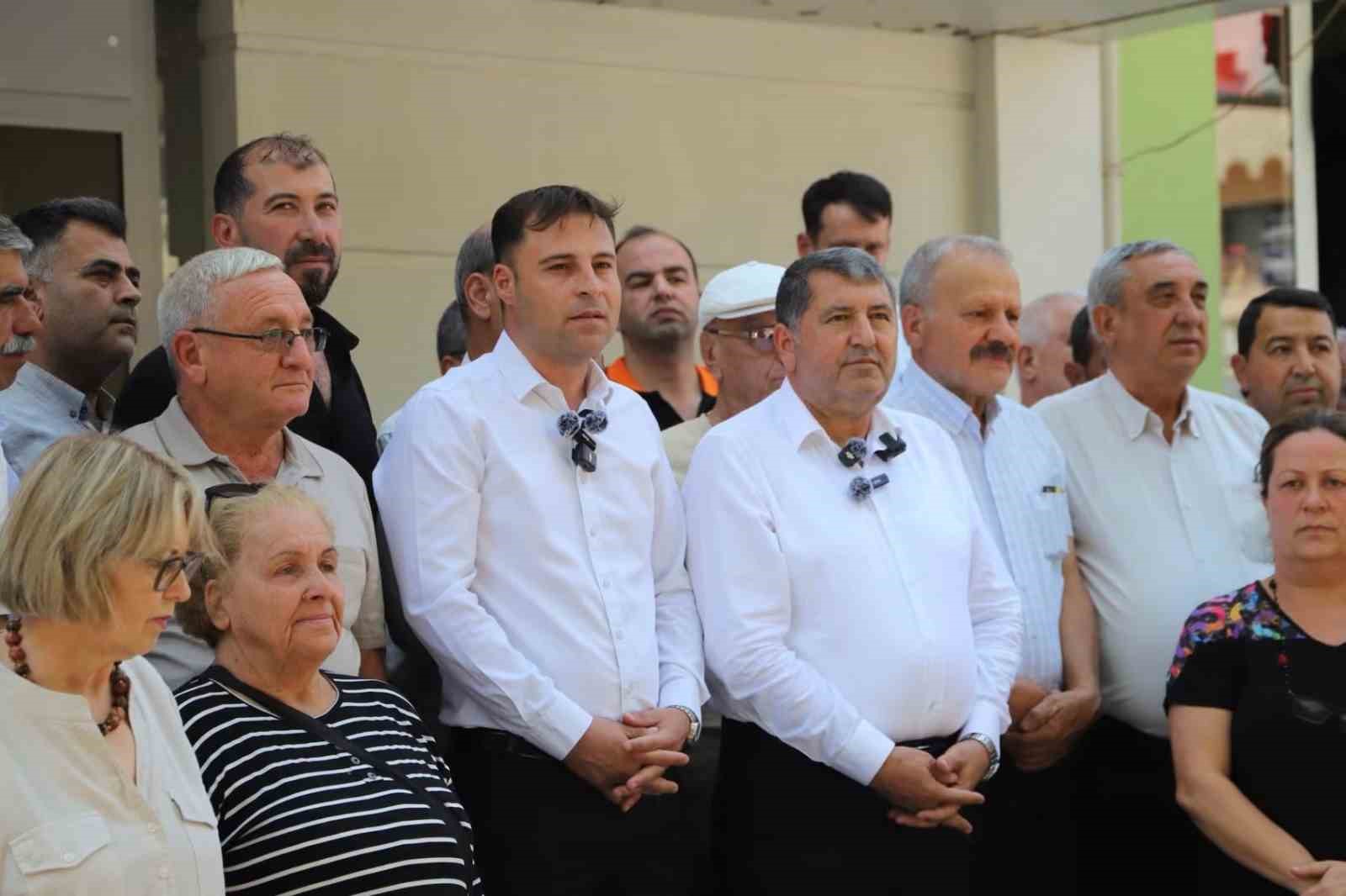 bayindir-da-chp-den-toplu-istifa-belediye-baskani-sakarsu-ve-partililer-yeni-parti-ye-katildi