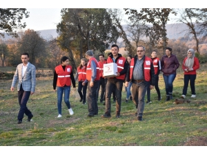 Evi Yıkılan Yaşlı Adama Kızılay Ve Belediye Sahip Çıktı