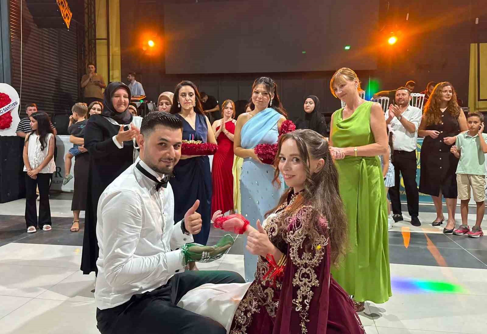 polonyali-julia-ile-mustafa-nin-baklavayla-baslayan-aski-dugun-pastasiyla-taclandi