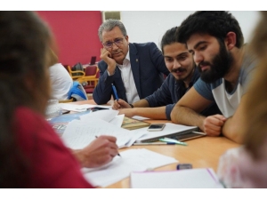 Rektör Budak’tan Kütüphanede Sabahlayan Öğrencilere Ziyaret