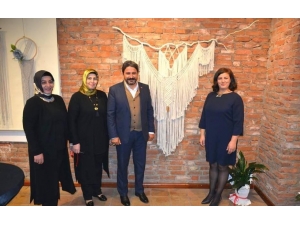 Üç Kız Kardeşin El Emekleri Sergi Oldu