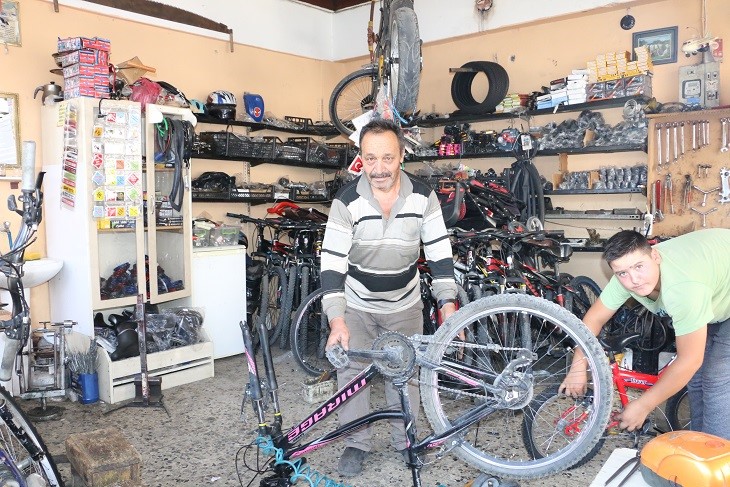 erzincan-da-bisiklet-tamircilerinde-yaz-yogunlugu