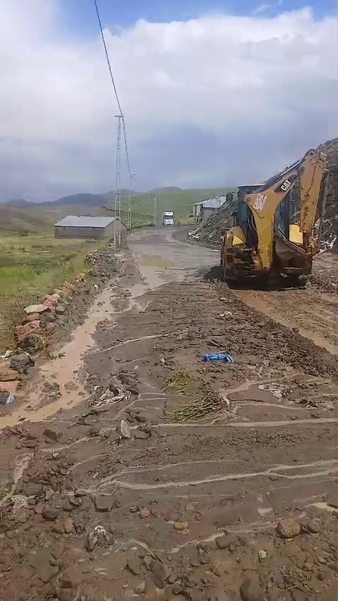 erzurum-da-sel-felaketi-taskin-duvarlari-yikildi-araziler-sular-altinda-kaldi
