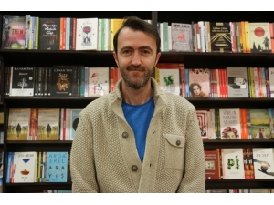 Kitapçıda Çalışa Çalışa 2’inci Kitabını Çıkardı