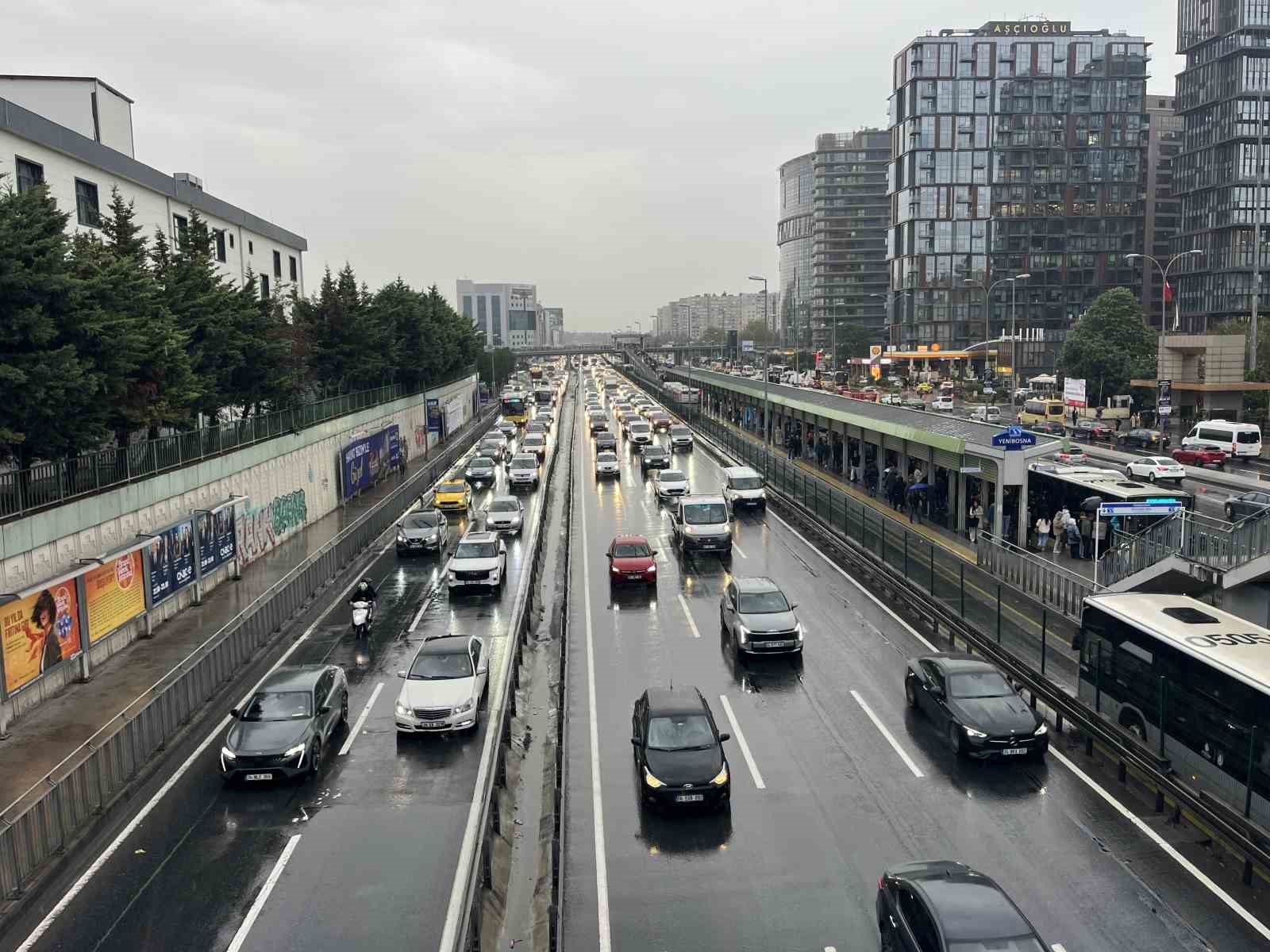 istanbul-da-trafik-yogunlugu-yuzde-85-e-ulasti