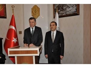 Bakan Selçuk, Vali Öksüz’ü Makamında Ziyaret Etti