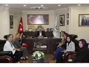 Ak Kadınlardan Torbalı Çıkarması