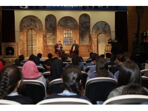 Aşt Gündoğmuş Sahnesi ‘Oyun Oyun İçinde’ İle Açıldı