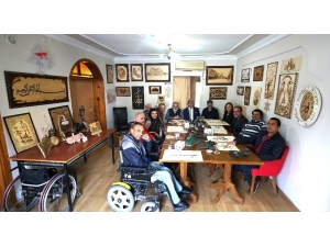 Engelli Sanatçıların Eserleri Göz Kamaştırıyor