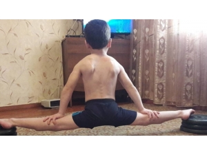 5 Yaşındaki Çocuk 4 Bin 105 Şınav Çekti