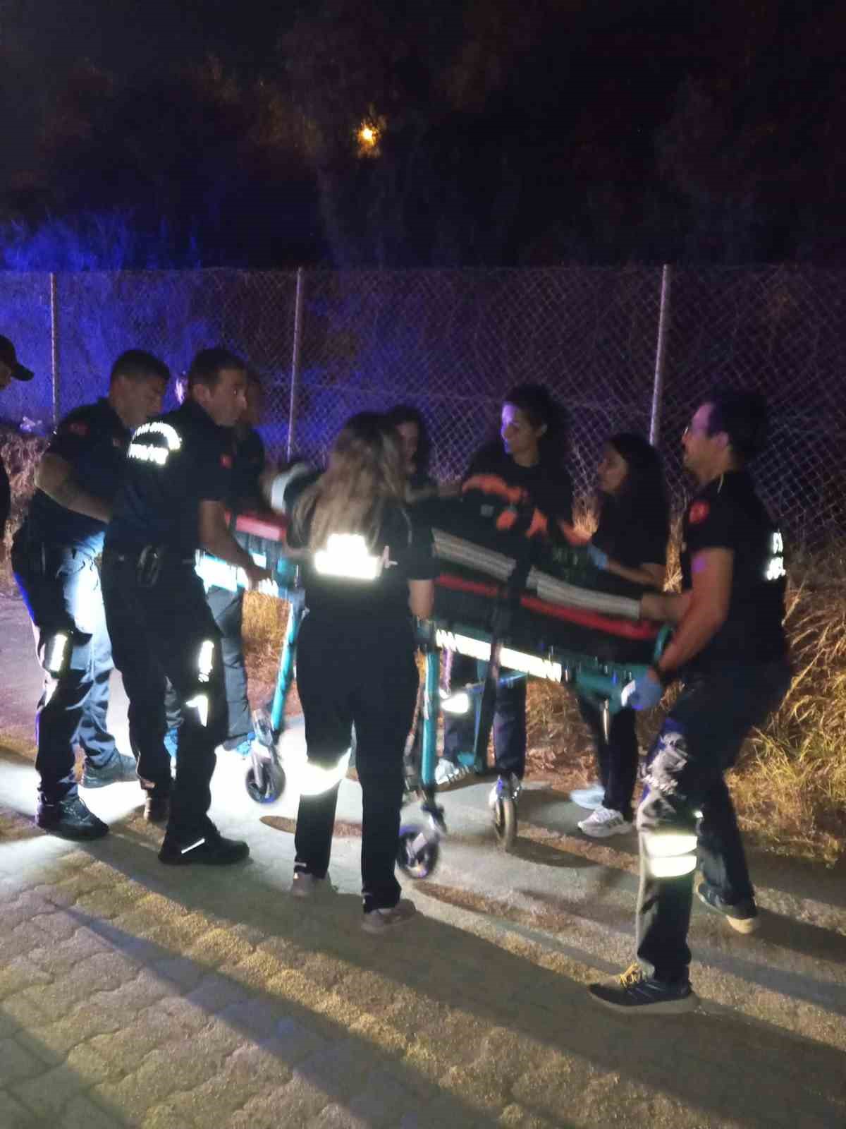 devrilen-aracta-sikisan-surucu-ekiplerin-mudahalesiyle-kurtarildi