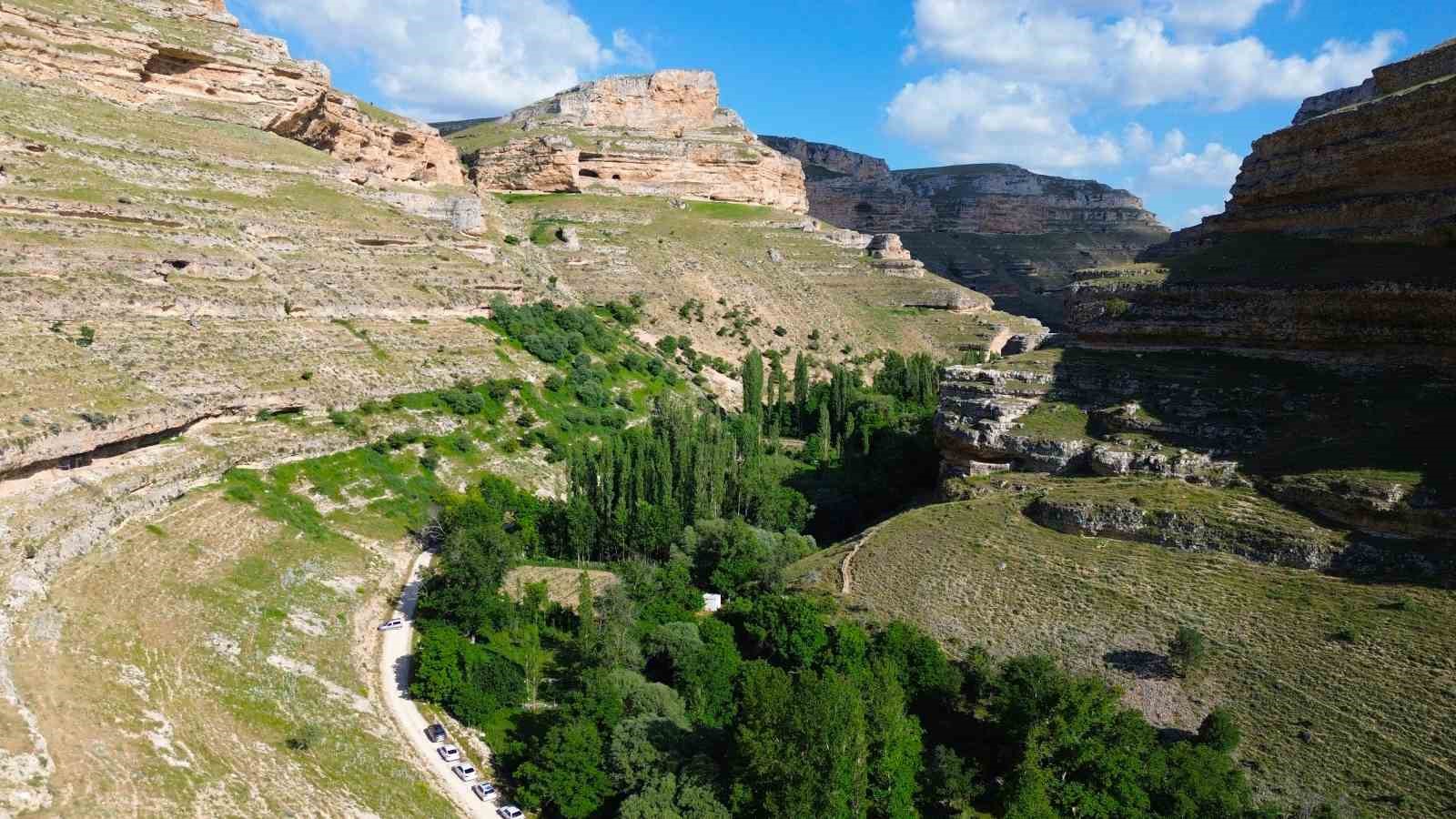 karaman-in-sakli-cenneti-guldere-kanyonu-ziyaretcilerini-agirliyor